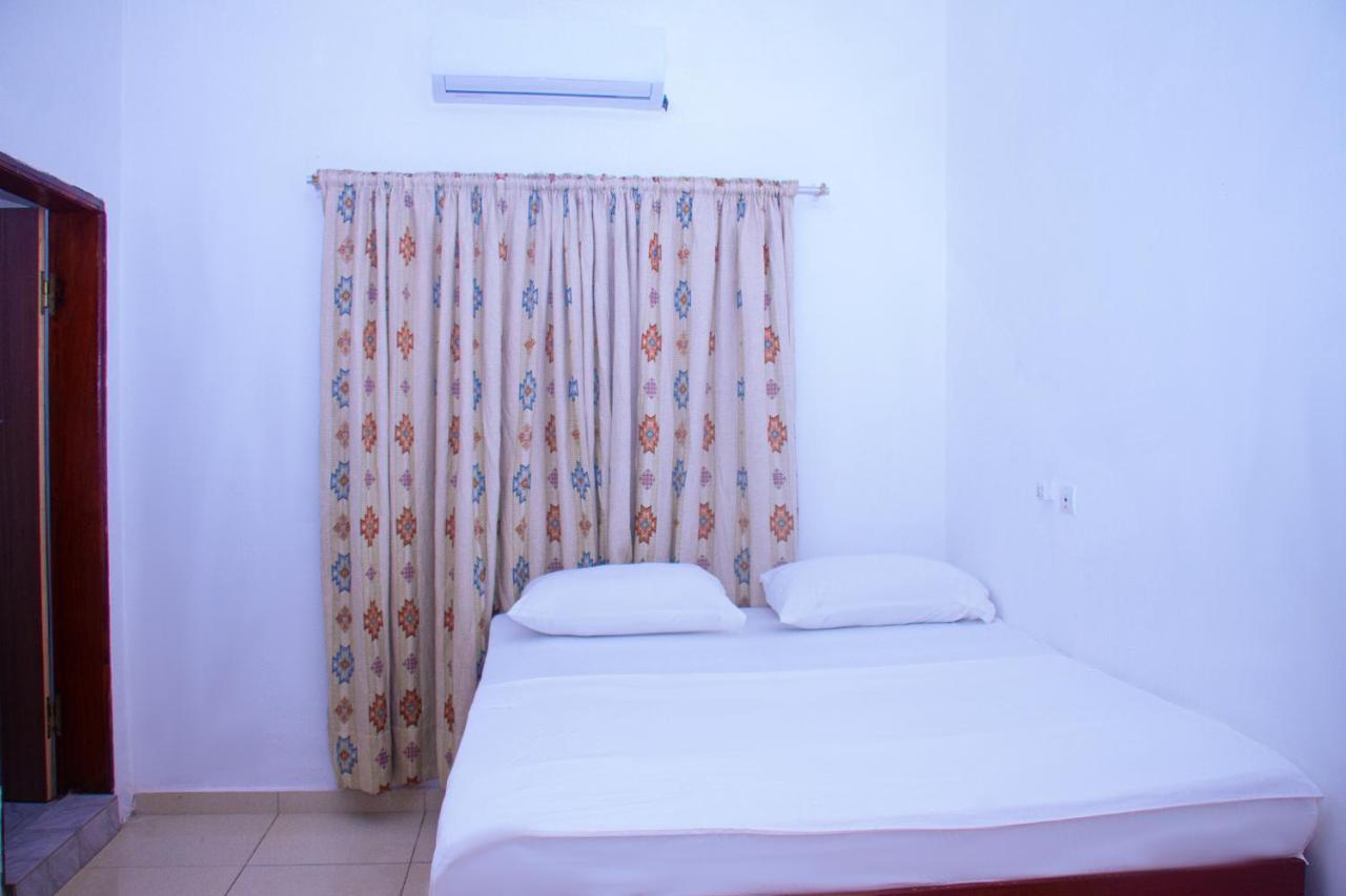 Hotel Amazone Cotonou Esterno foto