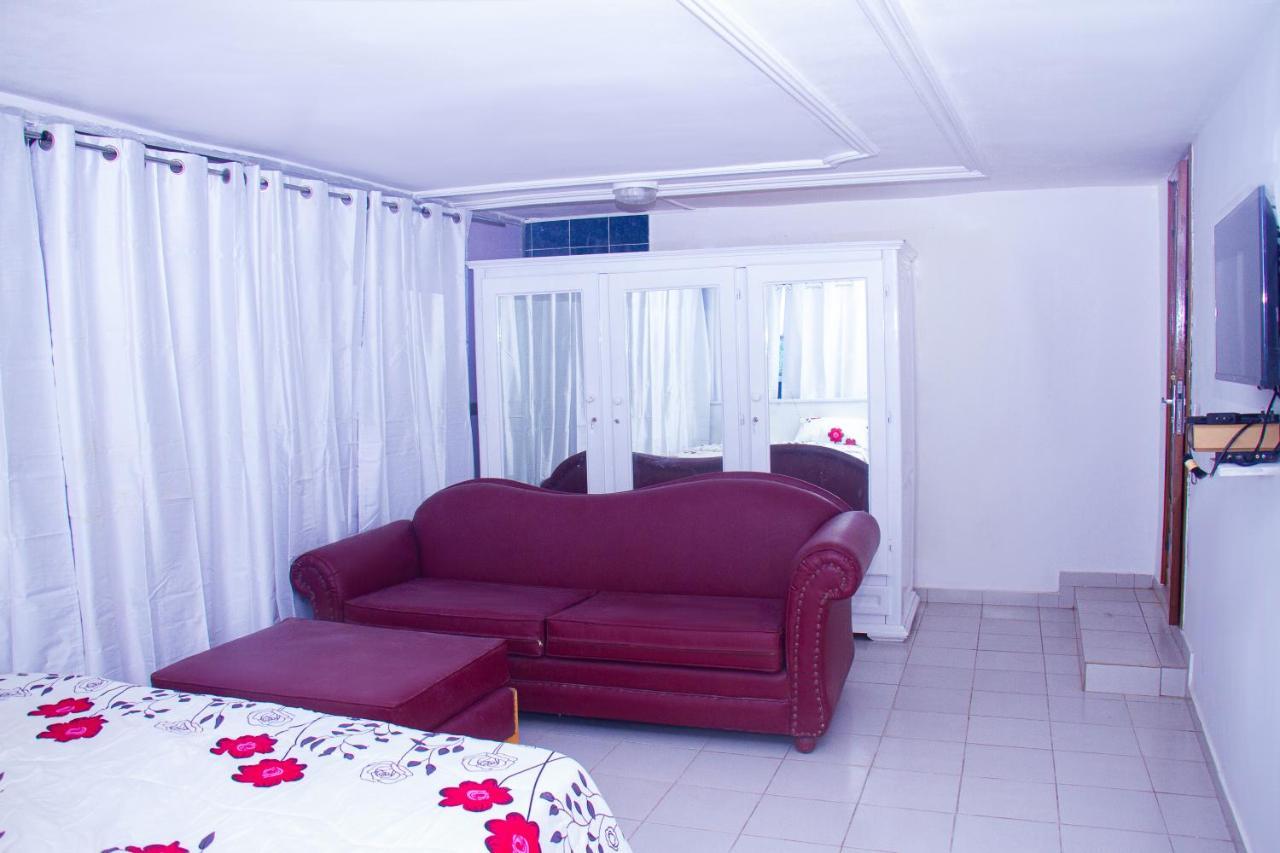 Hotel Amazone Cotonou Esterno foto