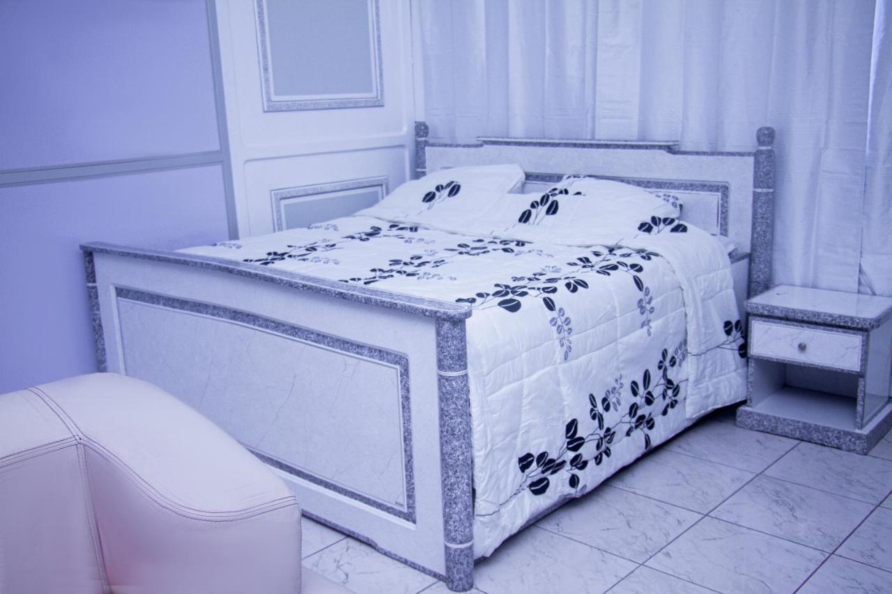 Hotel Amazone Cotonou Esterno foto